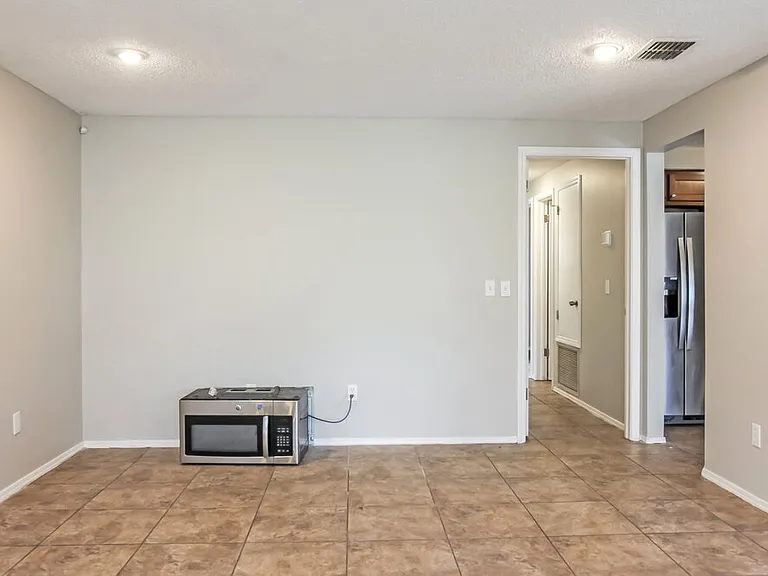 8244 Yolanda Ct — Photo 4