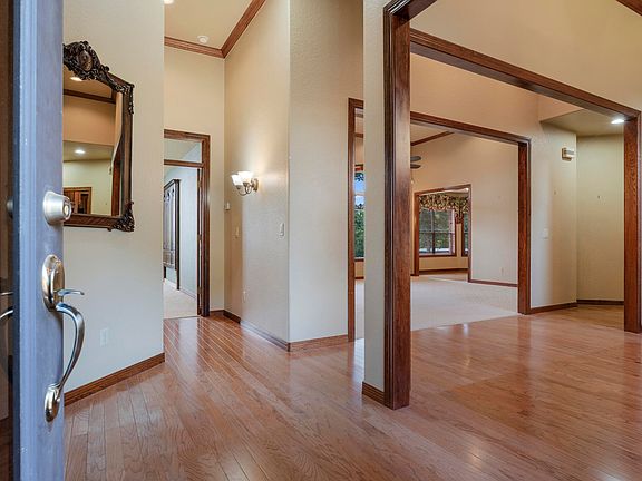 5th image of 5069 Lake Breeze Rd