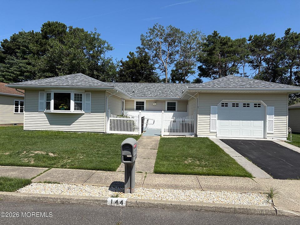 1st image of 144 Freeport Boulevard