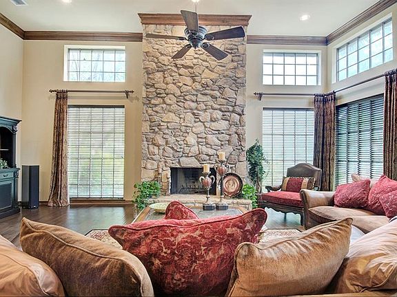3rd image of 12060 Tavel Cir