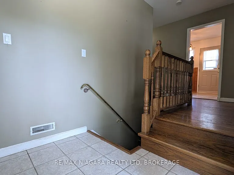 624 Bunting Rd — Photo 2