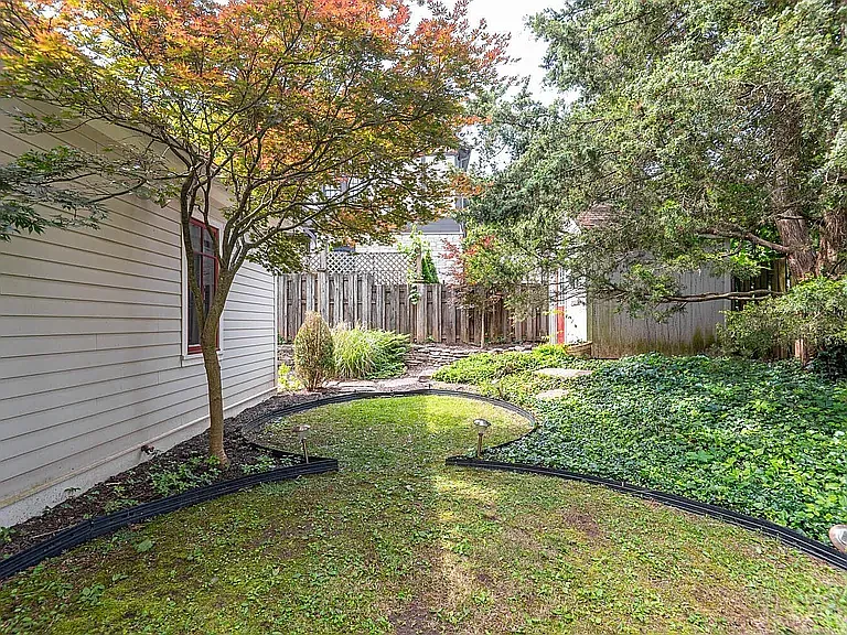 524 S Highland Ave — Photo 18