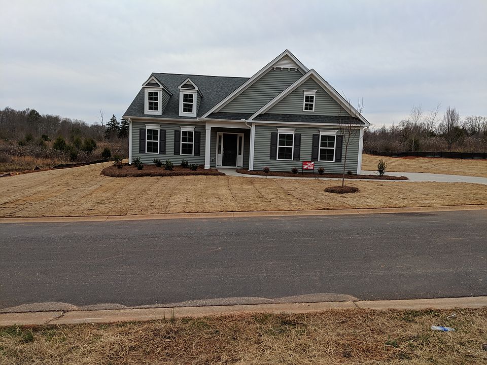 2nd image of 113 Coppermine Dr