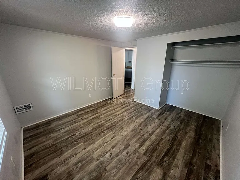 2000 Indianapolis Road — Photo 31