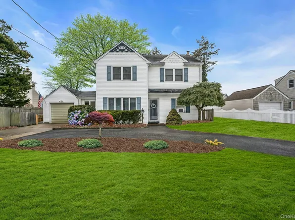 112 Foster Boulevard, Babylon, NY 11702