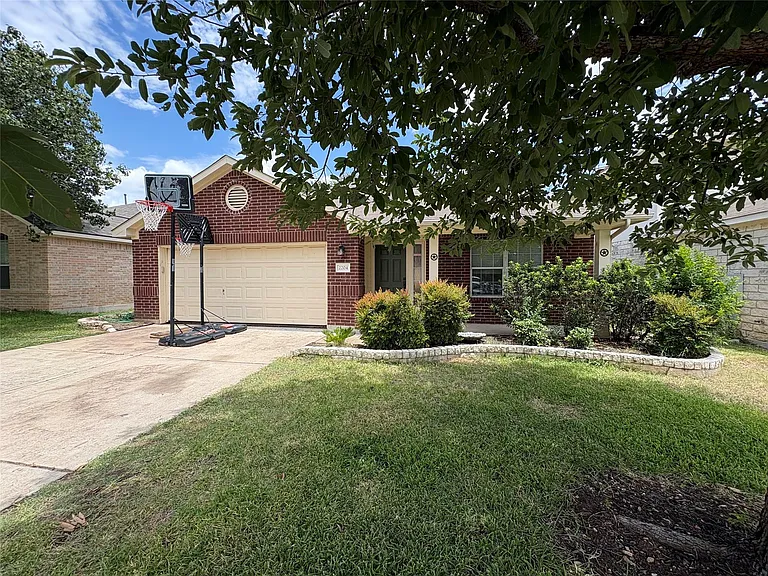 2204 Bakers Way — Photo 3
