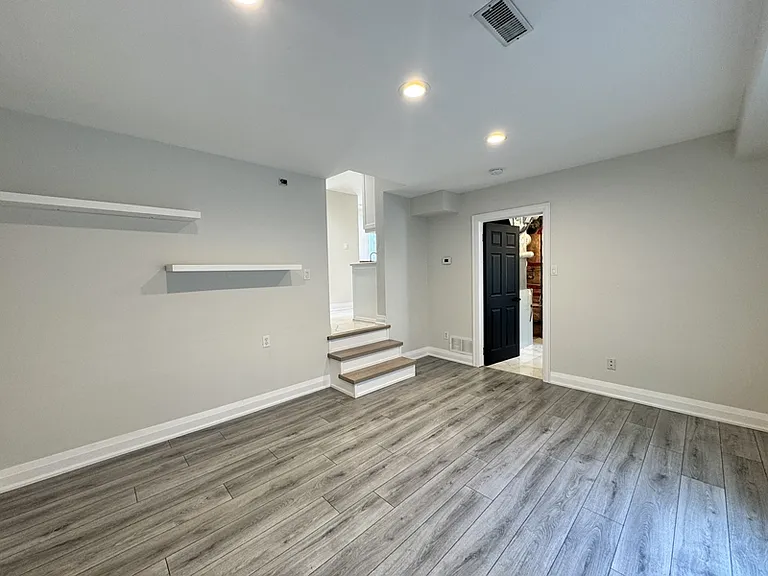 212 Churchland Dr — Photo 14