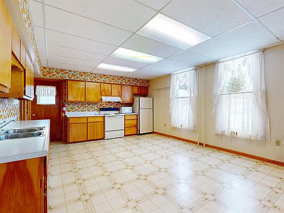 5th image of 708 Calumet St