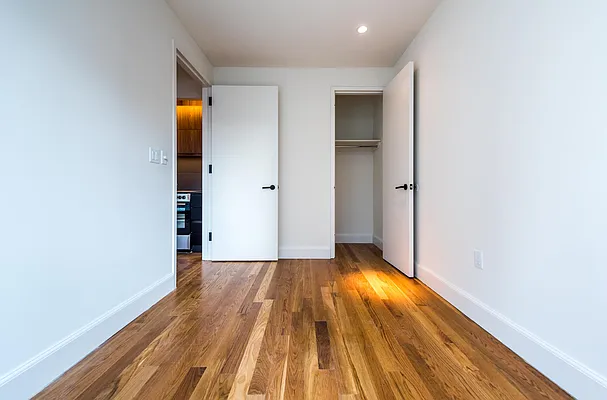 Rented by Nooklyn NYC LLC | media 127