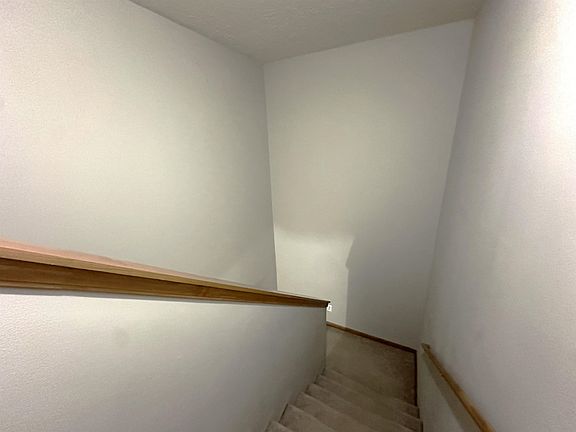 4th image of 410 Pine White Rd