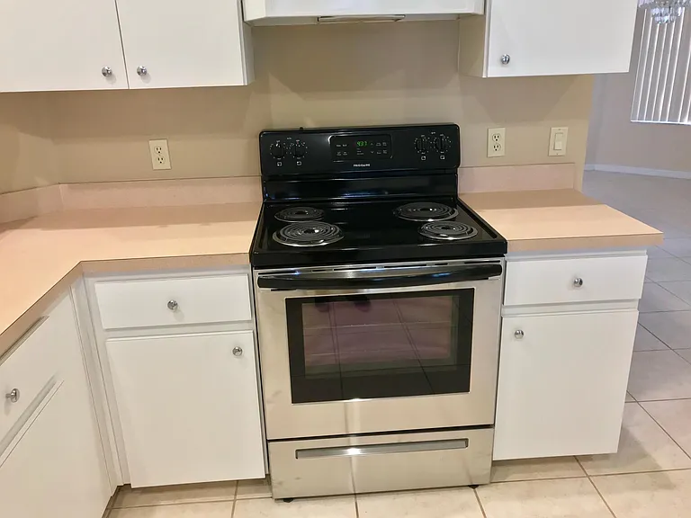 318 W Hillmoor Ln — Photo 13