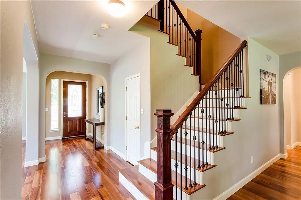4 bed, 3.5 bath, 3247 sqft, $3,400 — Photo 4