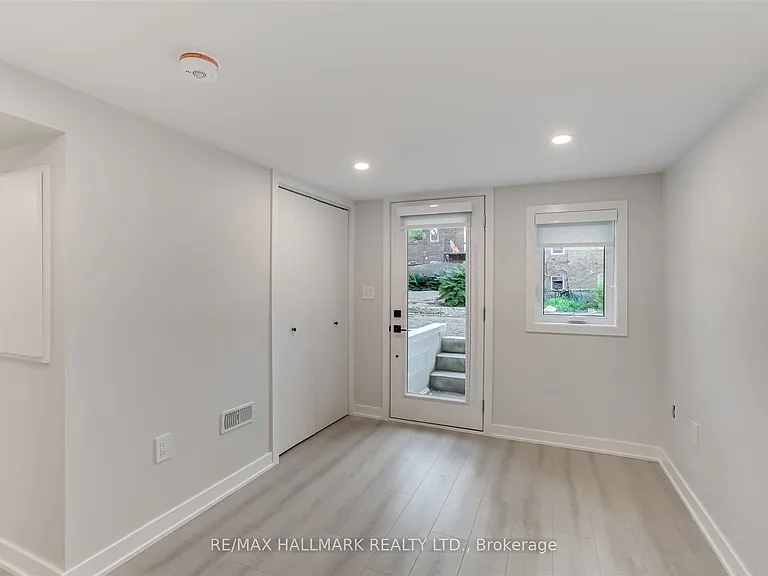 979 Avenue Rd #1 — Photo 5