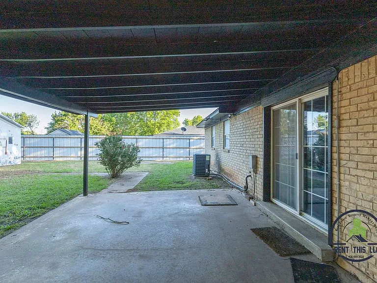 412 N I St — Photo 23