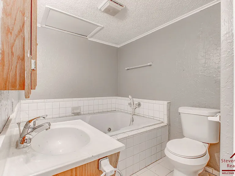 1806 NW Lincoln Ave — Photo 23