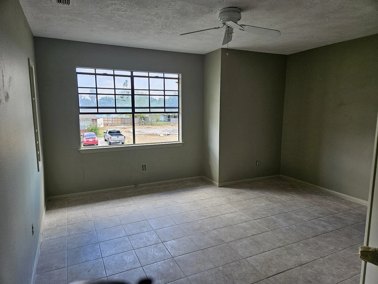 4 bed, 2.5 bath, 1475 sqft, $1,395 — Photo 2