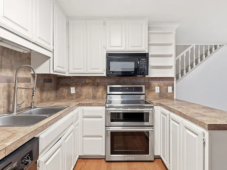 2500 Steck Ave #7 — Photo 5