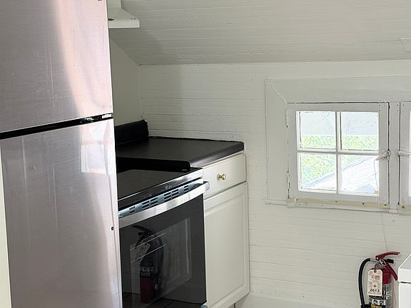 4th image of 202 Groveland Ave #2