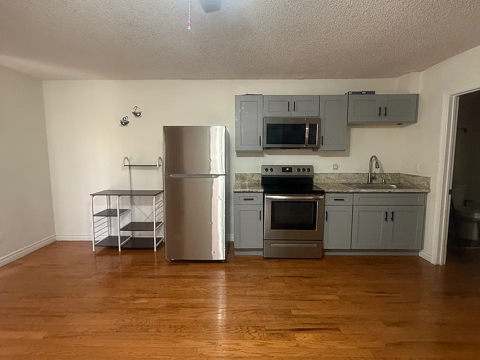 1373 1st Ave #A