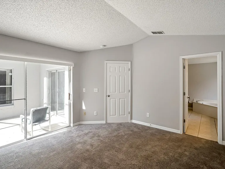 1033 Lake Davenport Blvd — Photo 14