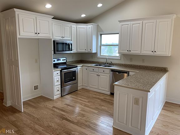 4th image of 151 Sugar Creek Dr