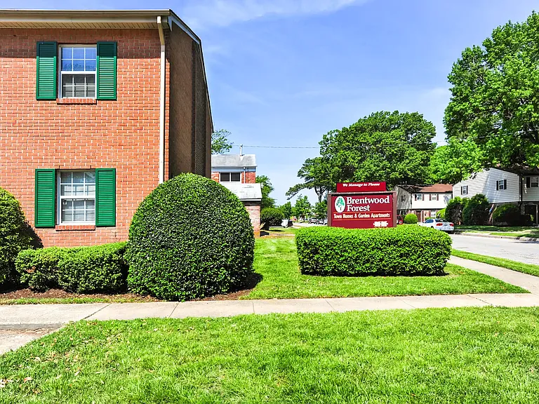 Brentwood Forest Apartments — Photo 24