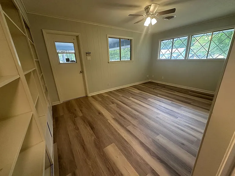 443 Janet Ln — Photo 6