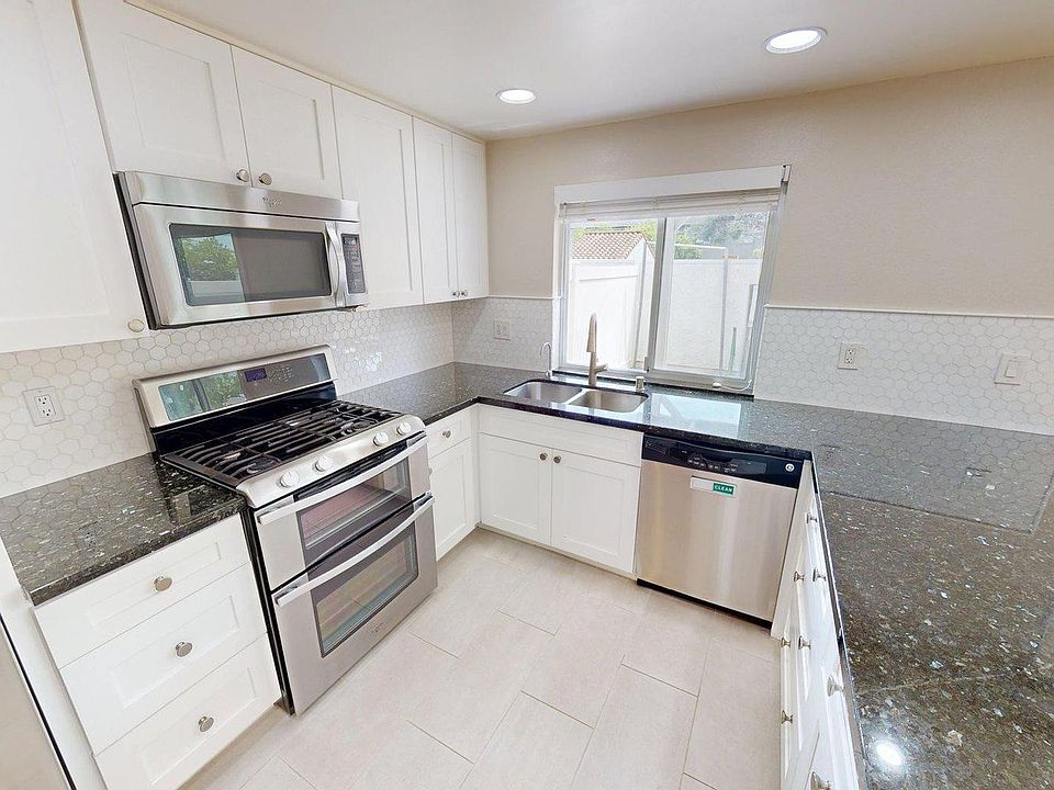1st image of 336 Green Moor Pl
