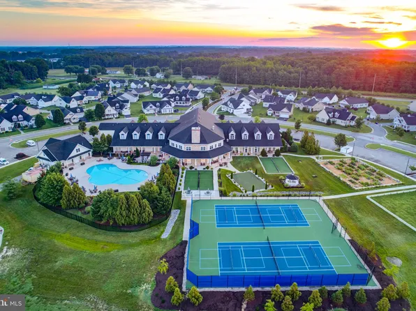 225 Cosmos Ln, Dover, DE 19904