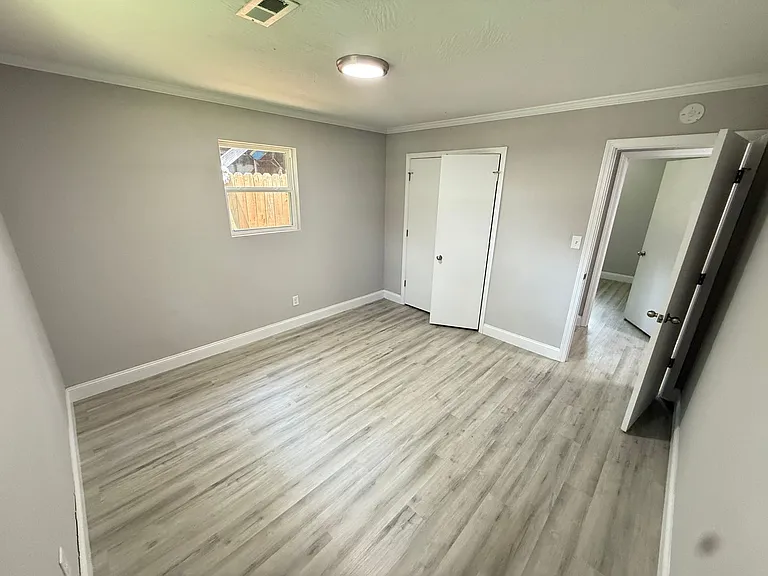 1477 E Lindberg St — Photo 11