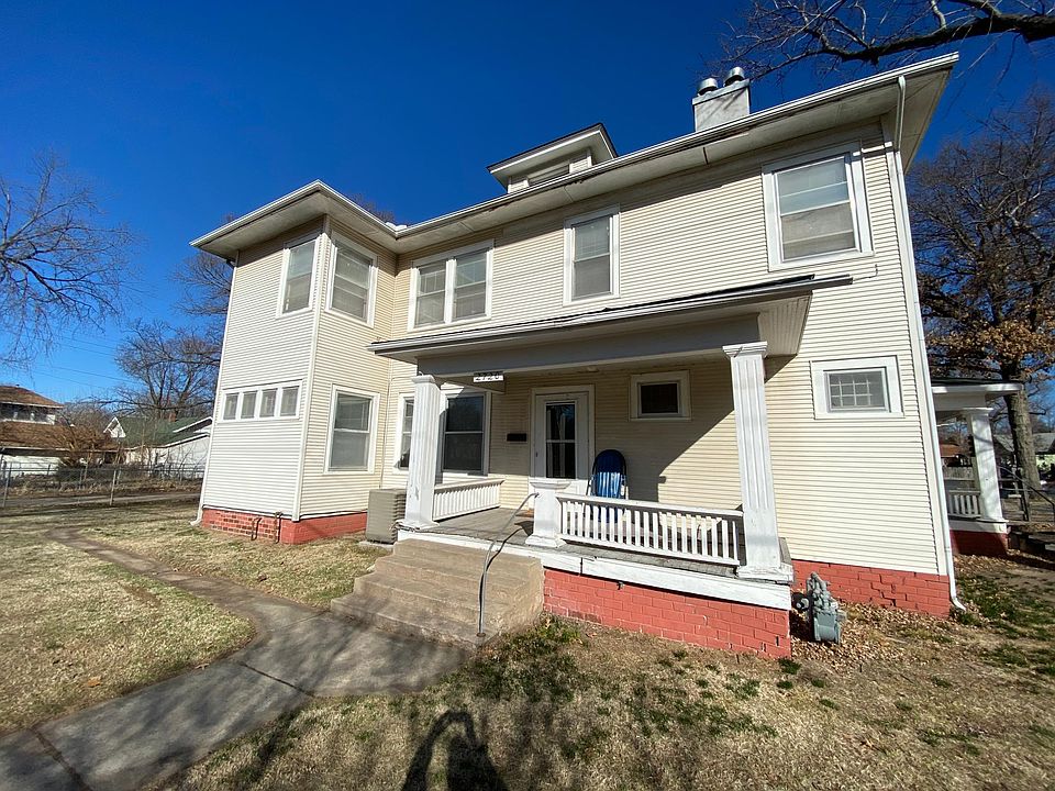 Stately Duplex, Centrally Located.