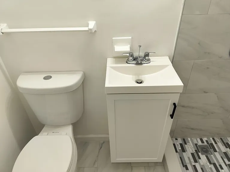 702 NE 8th Ave #8 — Photo 7