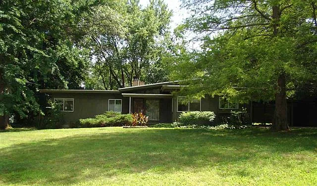 1325 Kathmar Dr photo 1