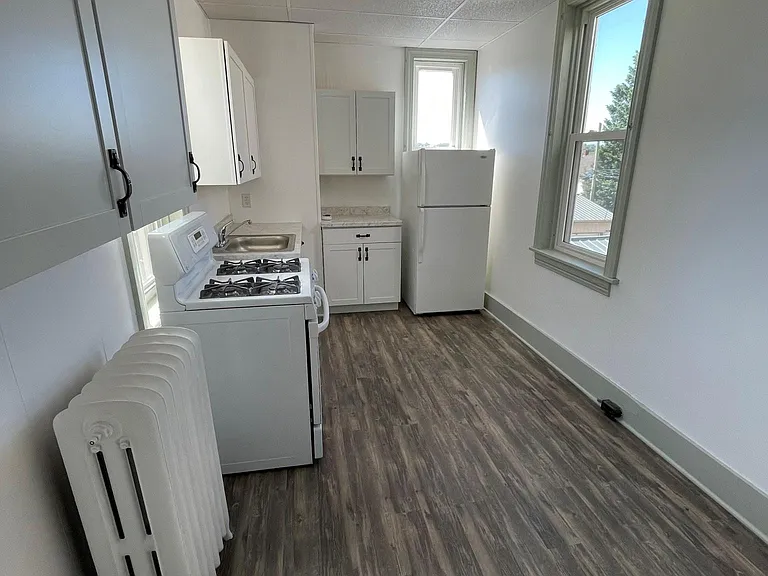 1012 E Market St #2 — Photo 7