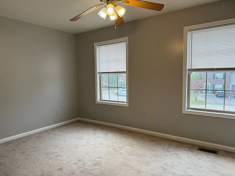 247 E Green St #B — Photo 10