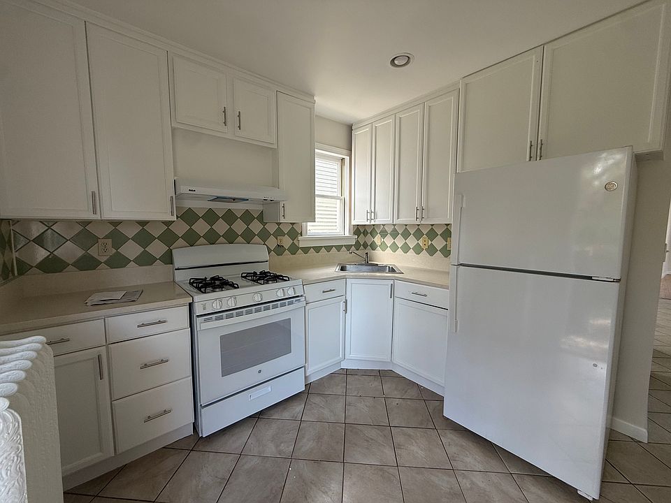 1st image of 5 Daly St Unit 2