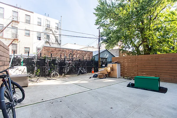 Rented by Commercial Capital Resources INC | media 16