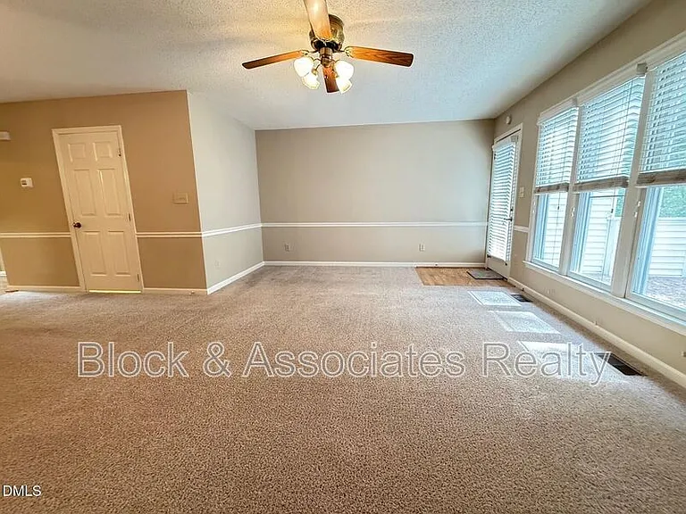 120 Greenmont Ln — Photo 7