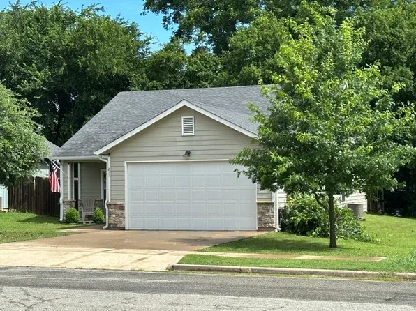 211 Hilre Dr, Sherman, TX 75092