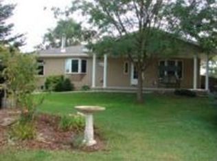 17320 S John Deere Rd, Dubuque, IA 52001