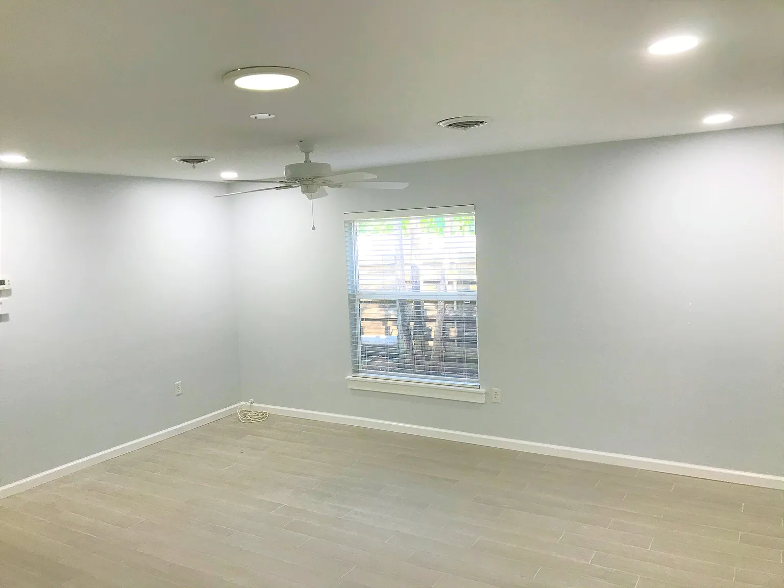 2 bed, 916 sqft, $2,000 — Photo 3