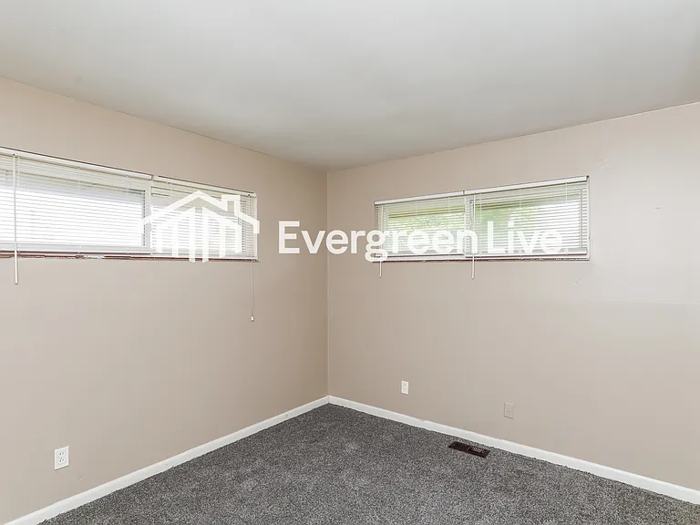 2305 Compton Rd — Photo 9