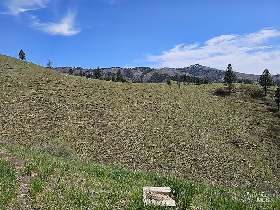 5th image of 49 Walker Creek Rd