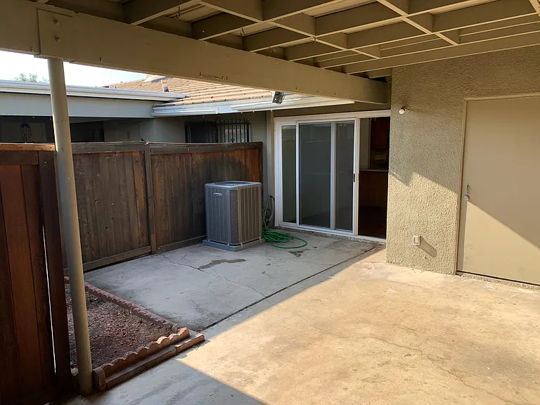 1219 E 1st St — Photo 13