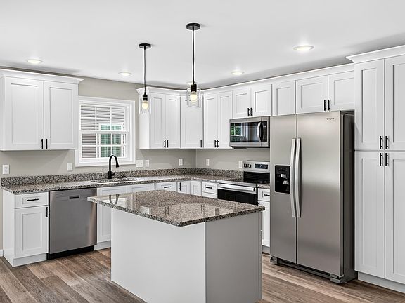 5th image of 301 Willow Oaks Dr