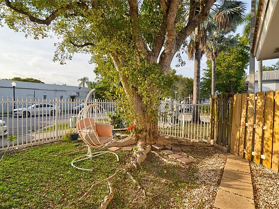 3rd image of 17365 SW 95th Ave #17365