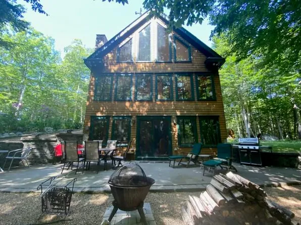 7 Lakeview Circle, Frye Island, ME 04071