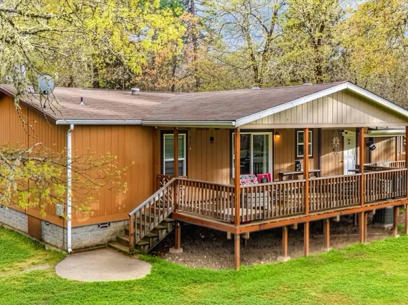 360 Lamont Way, Cave Junction, OR 97523