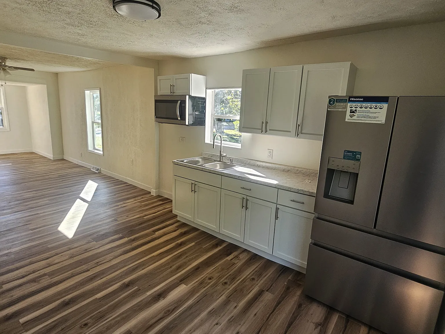 3 bed, 1080 sqft, $1,550 — Photo 3