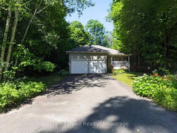 22 Laurier Blvd, Tiny, ON L9M 0J2